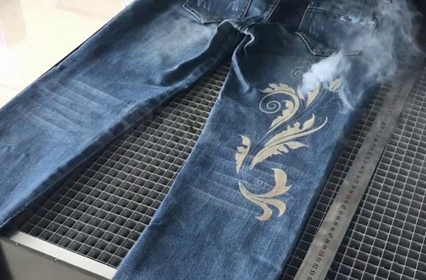 激光切割和雕刻在紡織行業(yè)有哪些應(yīng)用？布料激光燒花(圖1)